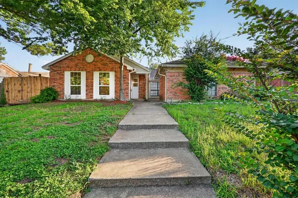 $200,000 | 428 Dollins Street, Cedar Hill, TX 75104
