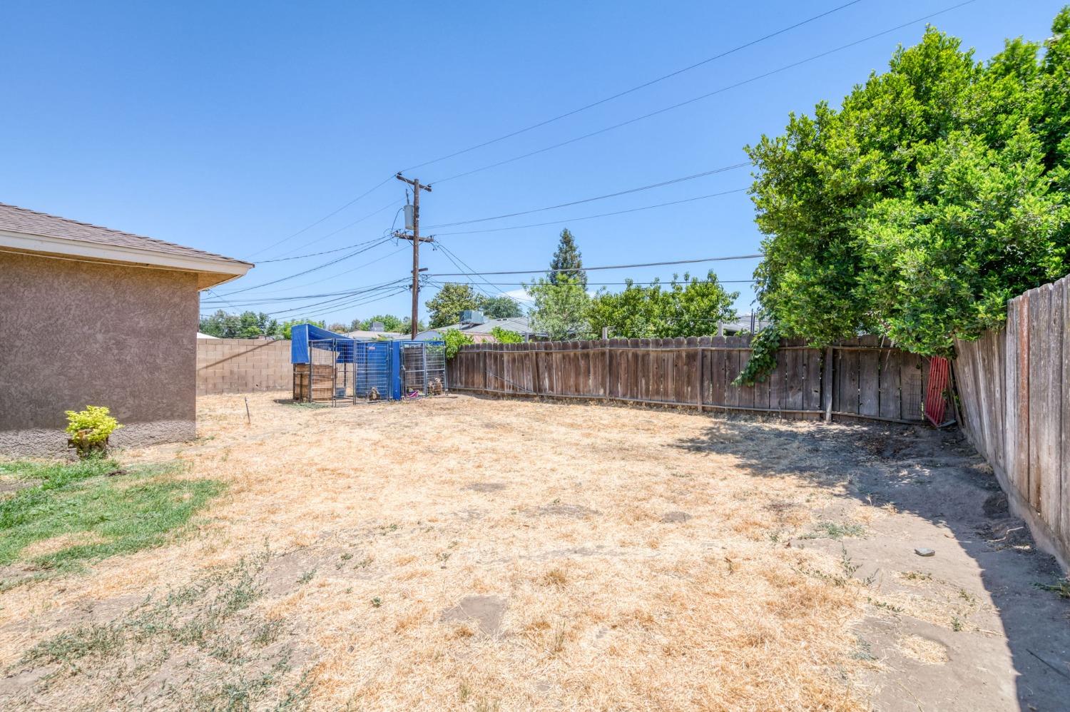 1325 Terry Avenue Clovis, CA 93612 - Photo 23 of 28 a backyard of a house