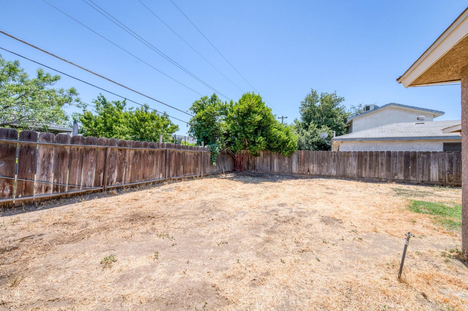 1325 Terry Avenue Clovis, CA 93612 - Photo 25 of 28 a view of a backyard