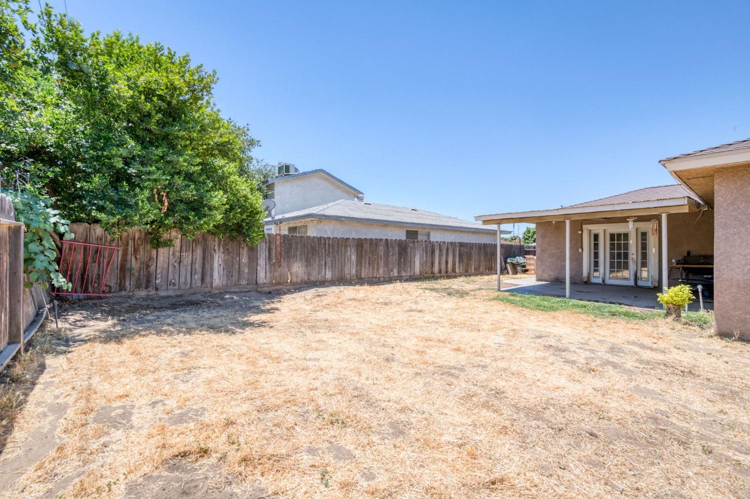 1325 Terry Avenue Clovis, CA 93612 - Photo 27 of 28 a backyard of a house with table and chairs