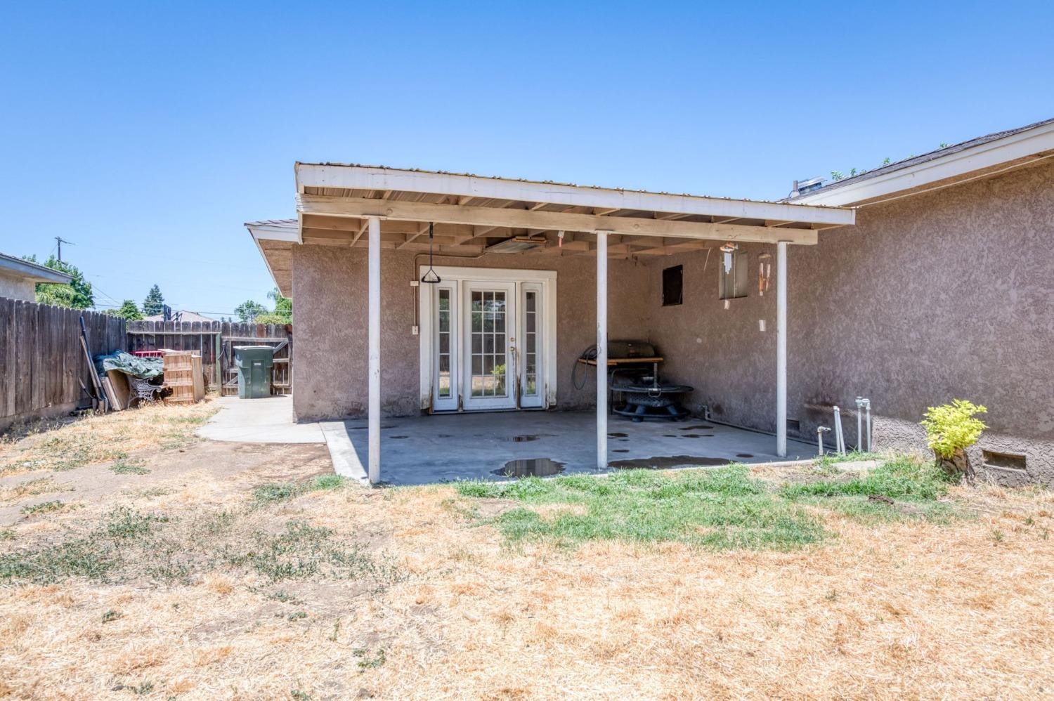 1325 Terry Avenue Clovis, CA 93612 - Photo 28 of 28 a view of a house with backyard and porch