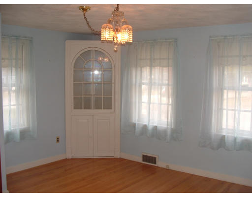 56 Windsor Road Norwood, MA 02062 - Photo 6 of 18 Gallery Image 6