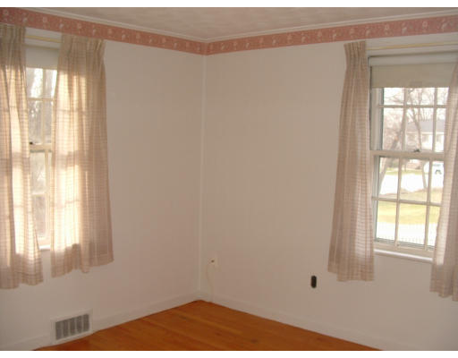 56 Windsor Road Norwood, MA 02062 - Photo 9 of 18 Gallery Image 9