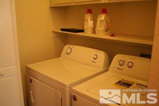 7550 Whimbleton Way Reno, NV 89511 - Photo 8 of 15 a utility room with dryer and washer