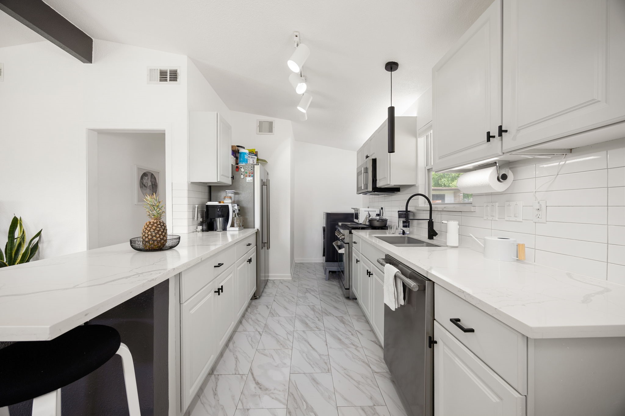 6617 Scribner Road Houston, TX 77074 - Photo 8 of 28