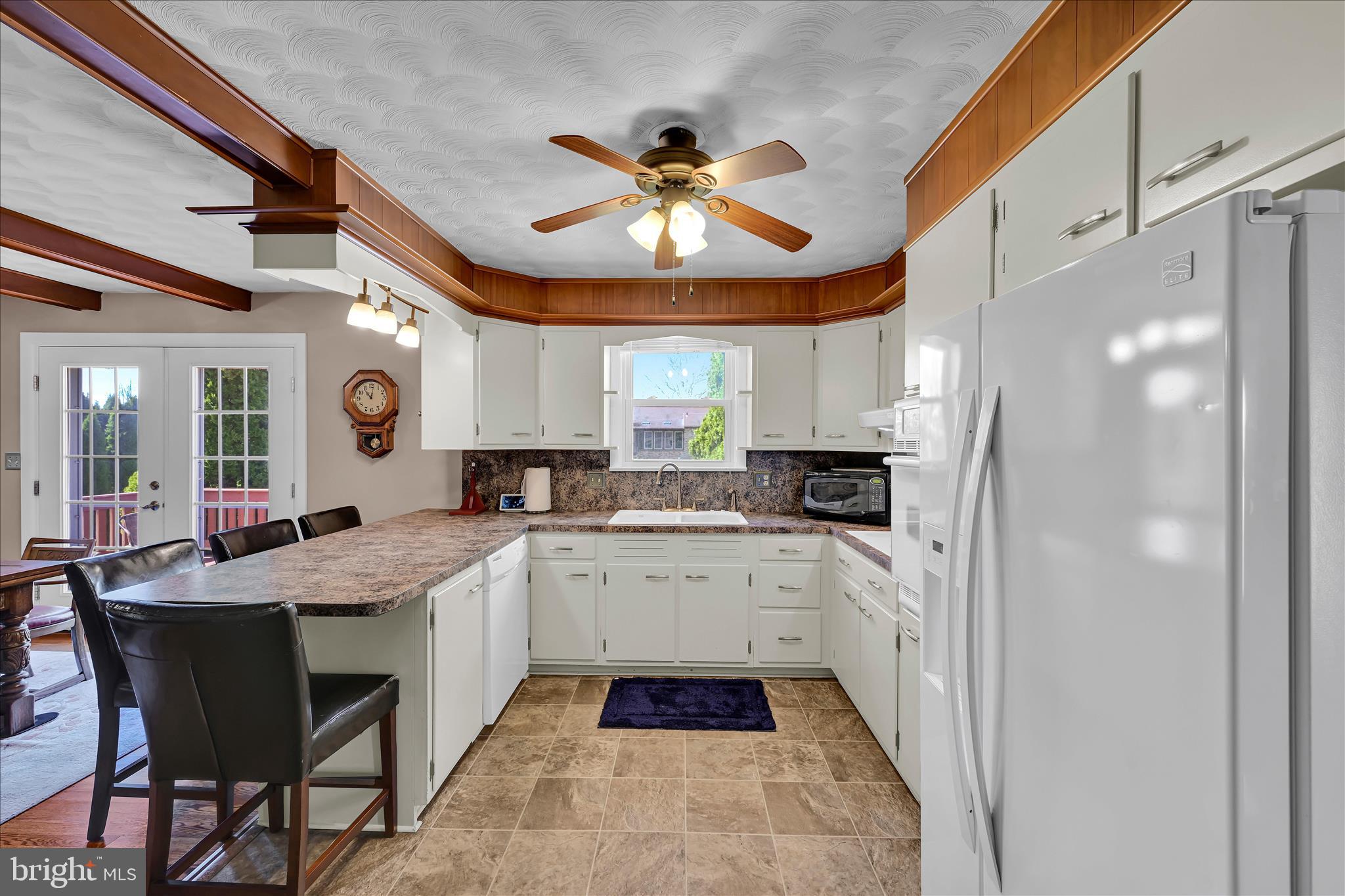 25 Frederick Avenue Denver, PA 17517 - Photo 13 of 36 Kitchen