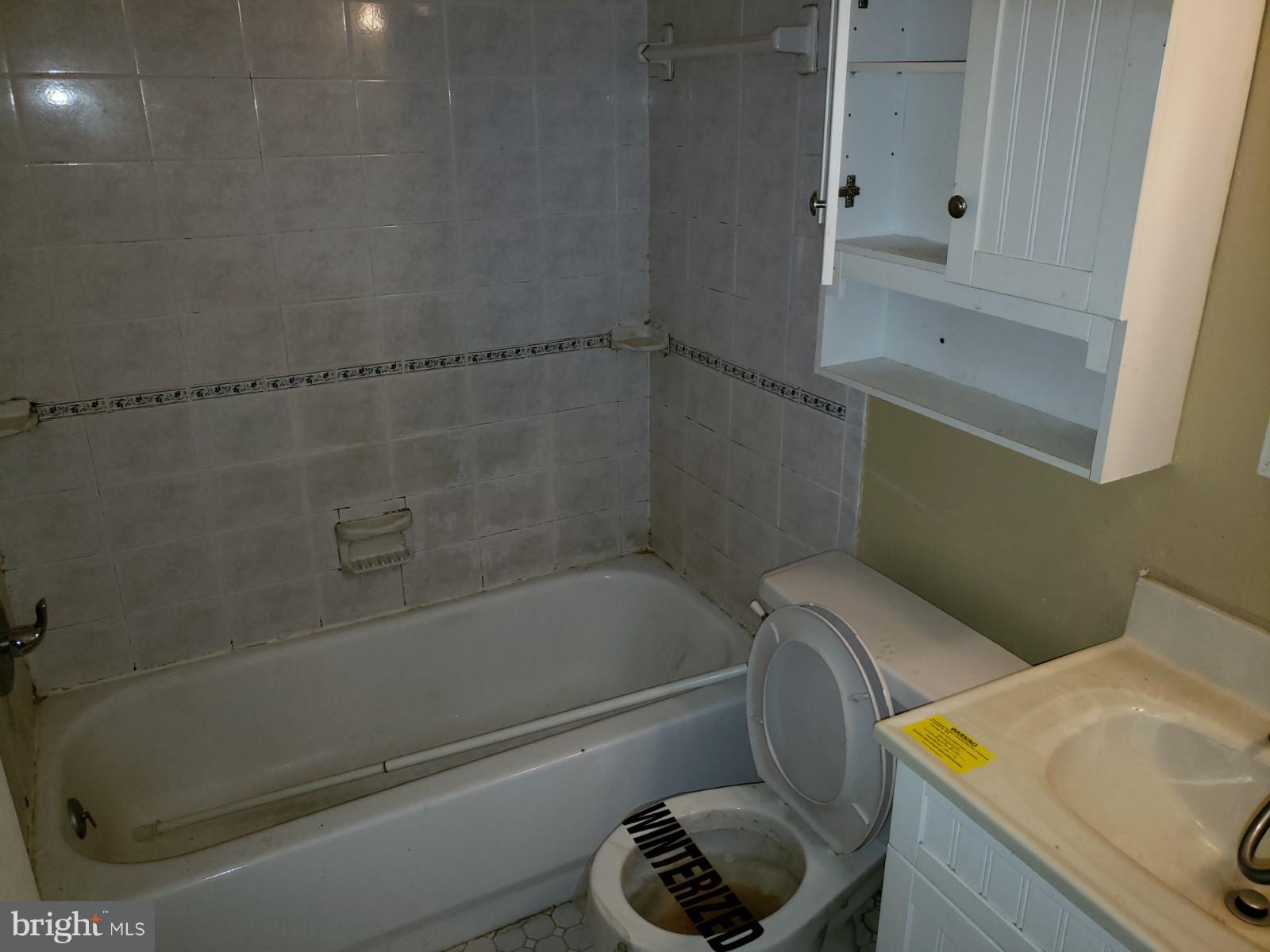 24 Colleton Court Baltimore, MD 21236 - Photo 10 of 12 Bathroom