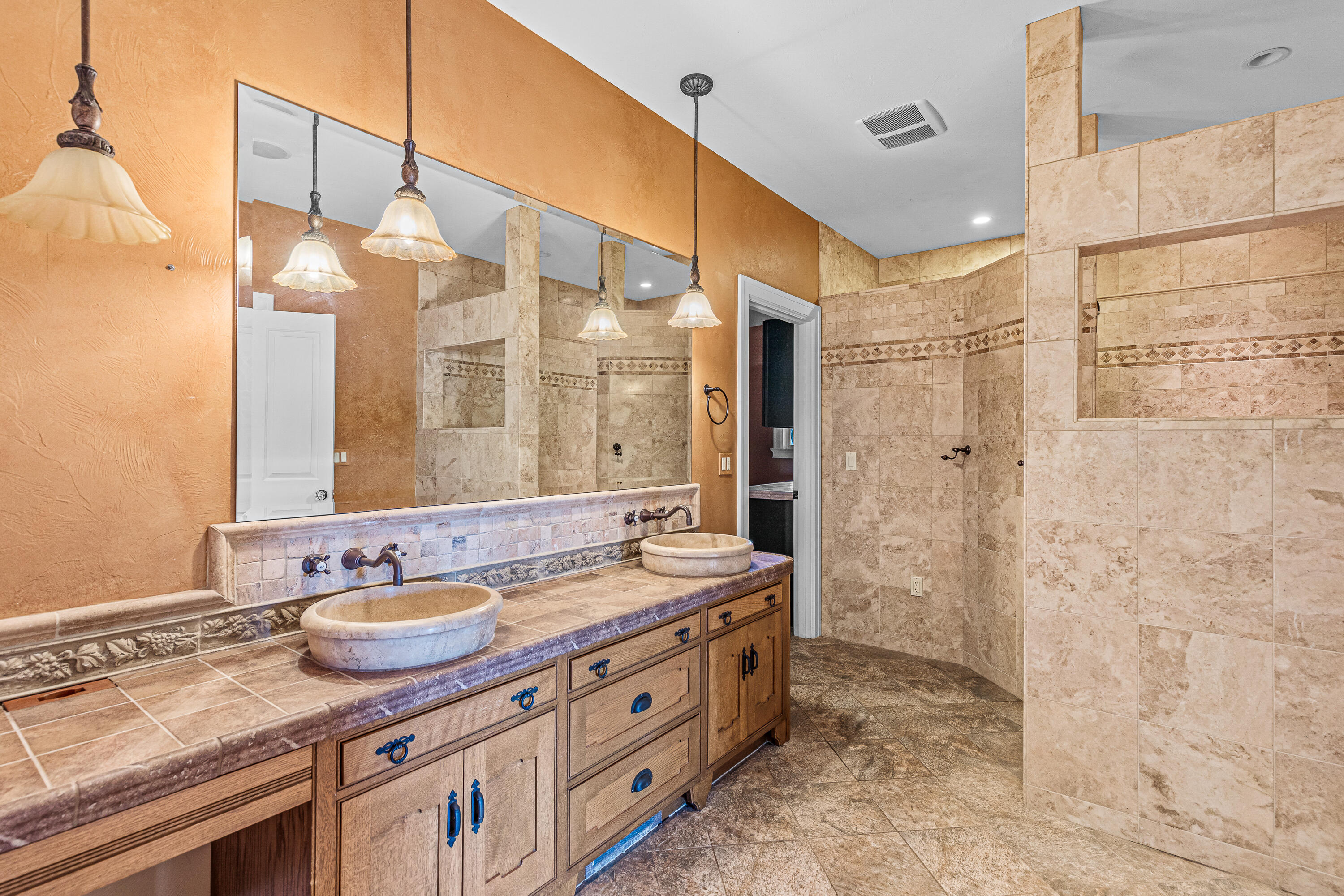 1820 Dry Creek Road Eagle Point, OR 97524 - Photo 38 of 64 Master Bathroom