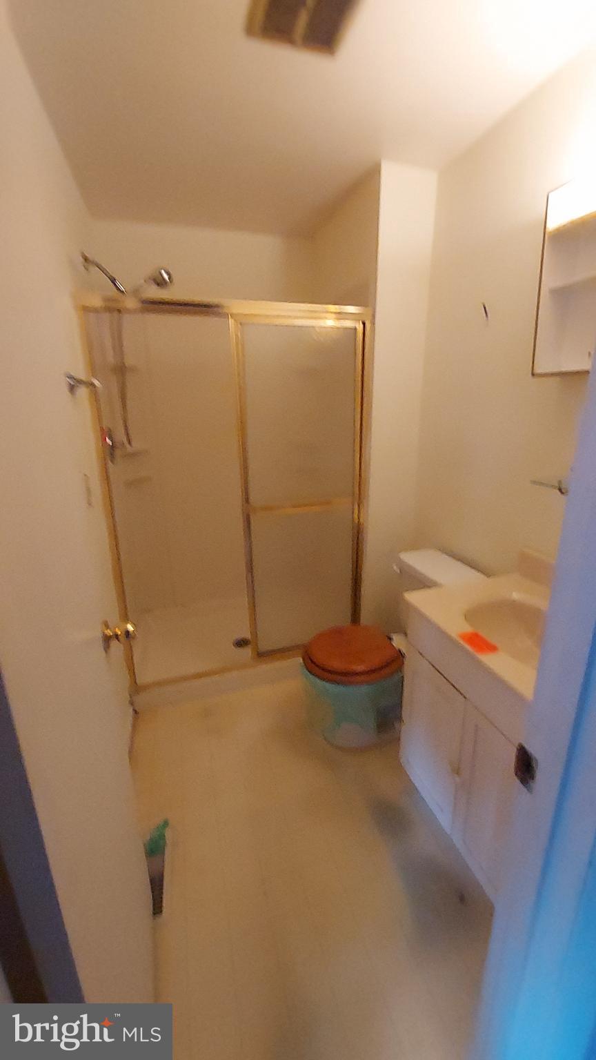 9051 Centerway Road Gaithersburg, MD 20879 - Photo 16 of 27 main bathroom
