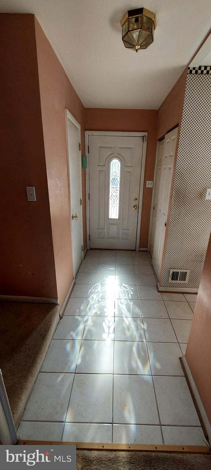 9051 Centerway Road Gaithersburg, MD 20879 - Photo 3 of 27 Foyer