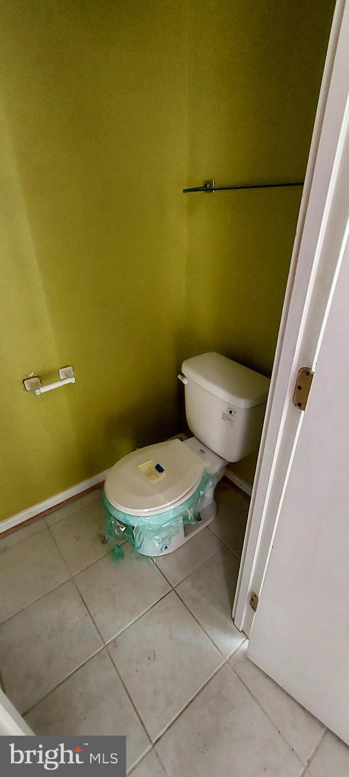 9051 Centerway Road Gaithersburg, MD 20879 - Photo 4 of 27 Powder room