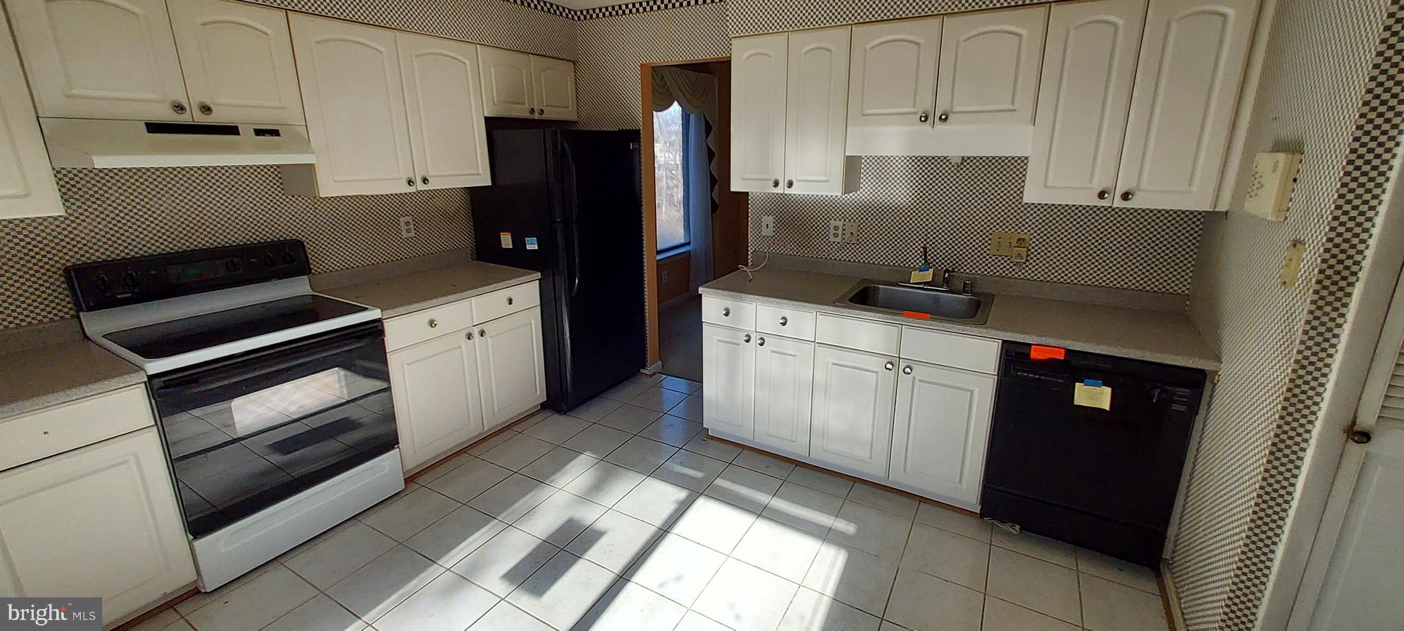 9051 Centerway Road Gaithersburg, MD 20879 - Photo 6 of 27 Kitchen