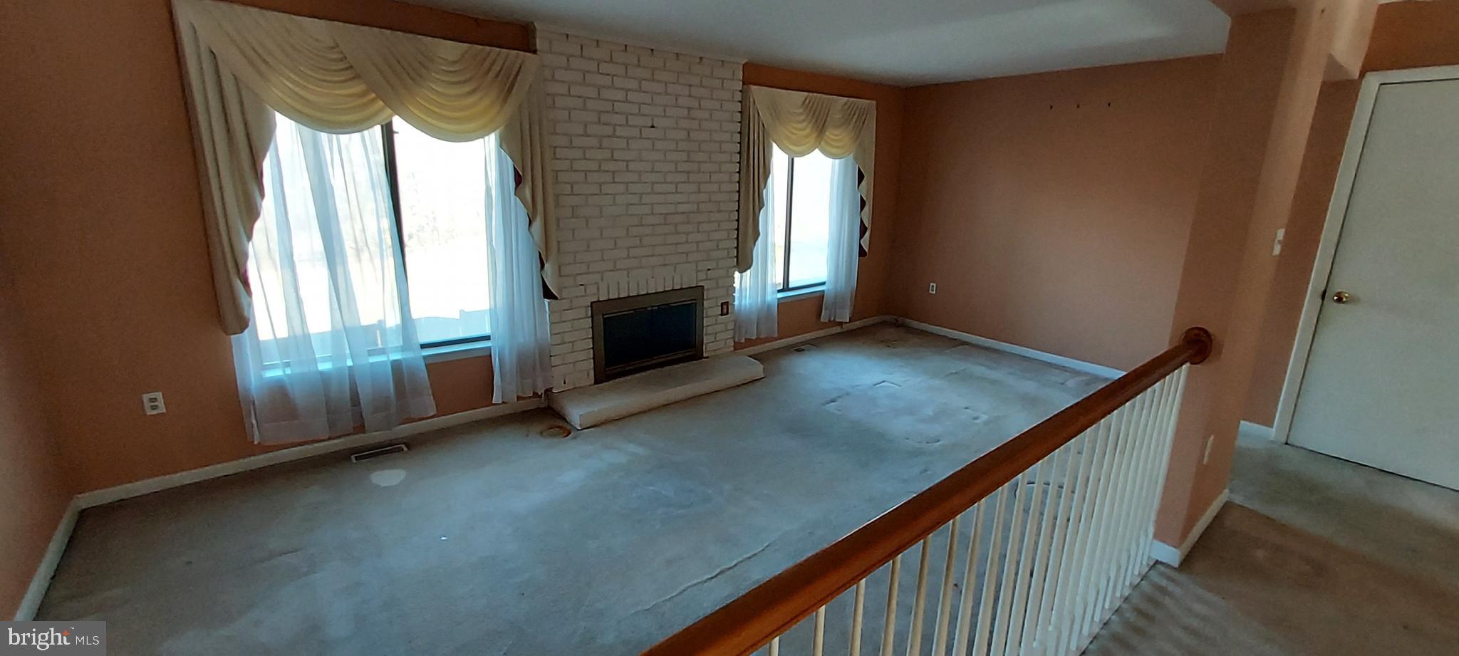 9051 Centerway Road Gaithersburg, MD 20879 - Photo 8 of 27 Living room