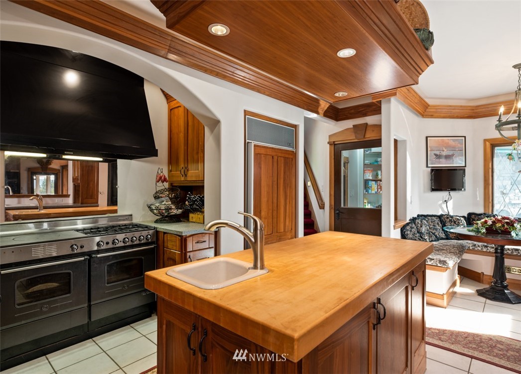 21632 High Rock Road Monroe, WA 98272 - Photo 13 of 40 a kitchen with stainless steel appliances wooden floor dining table and chairs