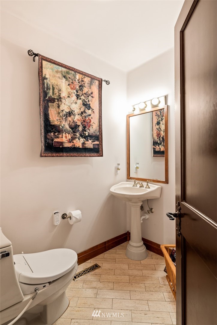 21632 High Rock Road Monroe, WA 98272 - Photo 37 of 40 a bathroom with a sink toilet and mirror