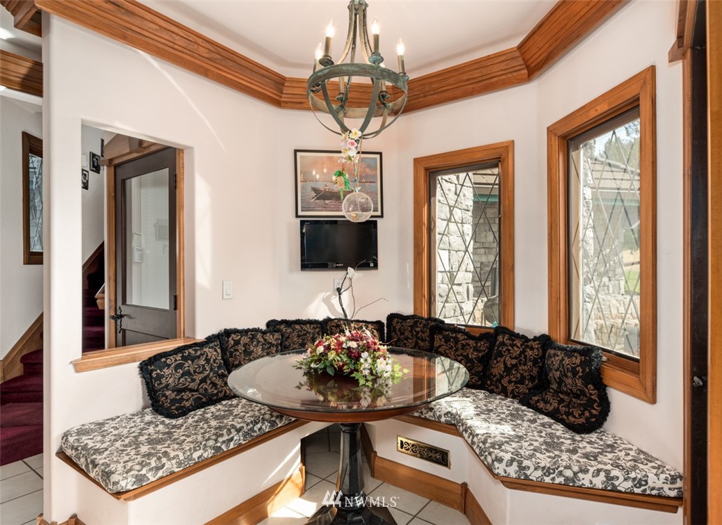 21632 High Rock Road Monroe, WA 98272 - Photo 4 of 40 a view of a livingroom with furniture window and wooden floor