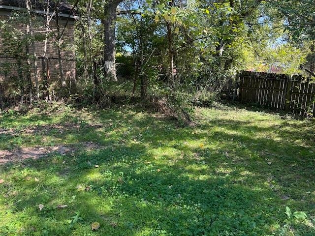 177 Modder Avenue Memphis, TN 38109 - Photo 14 of 16 a backyard of a house with lots of green space