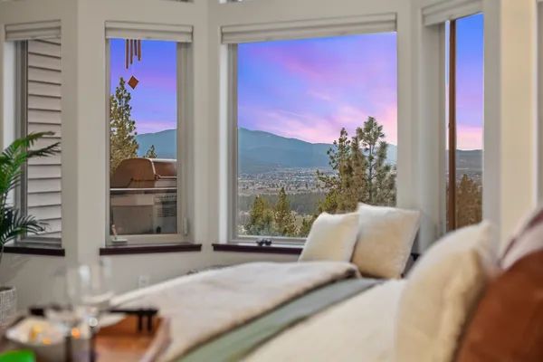 $1,420,000 | 10309 North Lookout View Lane, Newman Lake, WA 99025