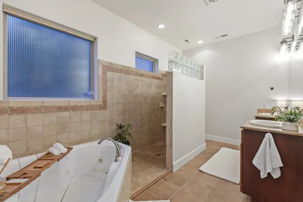 $1,420,000 | 10309 North Lookout View Lane, Newman Lake, WA 99025
