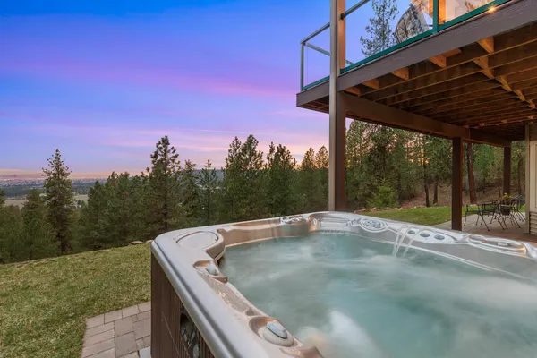$1,420,000 | 10309 North Lookout View Lane, Newman Lake, WA 99025