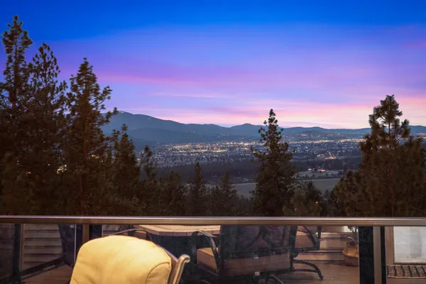 $1,420,000 | 10309 North Lookout View Lane, Newman Lake, WA 99025