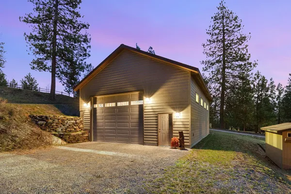 $1,420,000 | 10309 North Lookout View Lane, Newman Lake, WA 99025