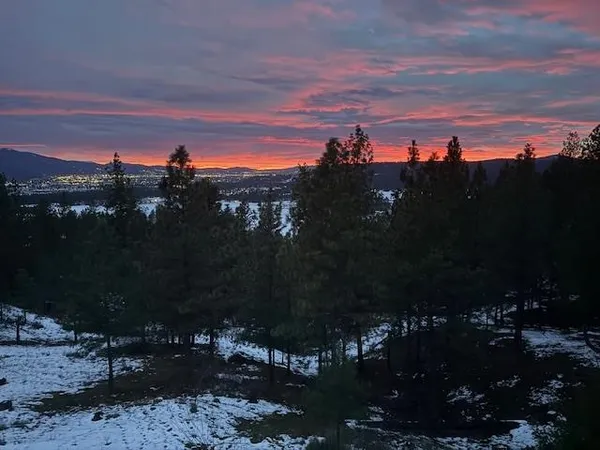 $1,420,000 | 10309 North Lookout View Lane, Newman Lake, WA 99025