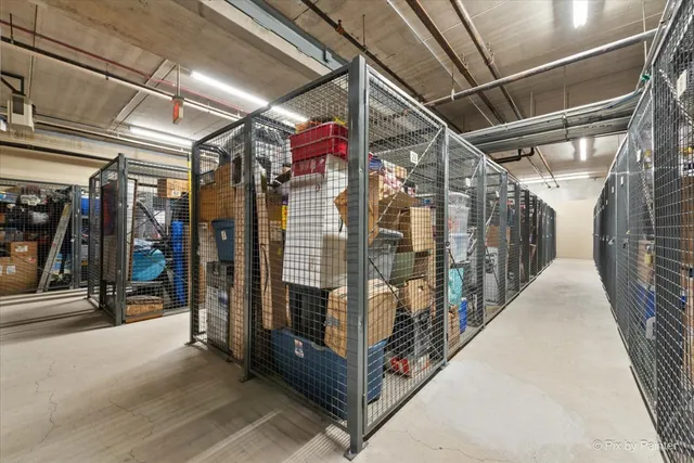 a buildings with cars parked in front of it