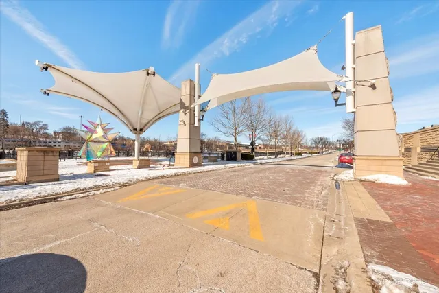 $2,300 | 50 South Grove Avenue, Unit 514, Elgin, IL 60120