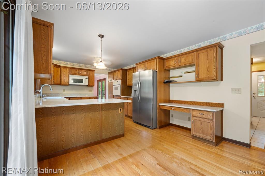 12902 Autumn Ridge Court Milford, MI 48380 - Photo 14 of 73