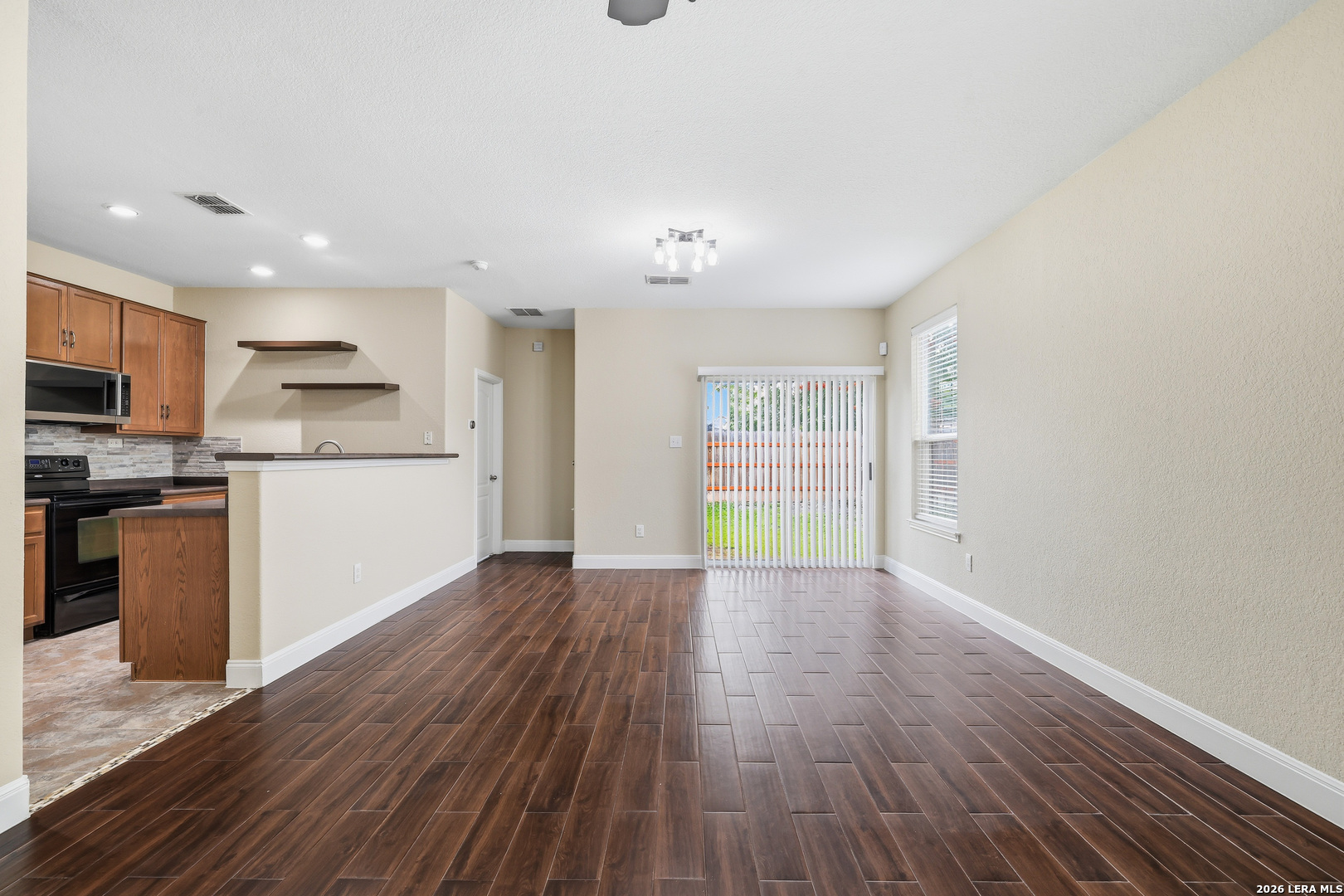 10131 Maple Ranch San Antonio, TX 78245 - Photo 5 of 27