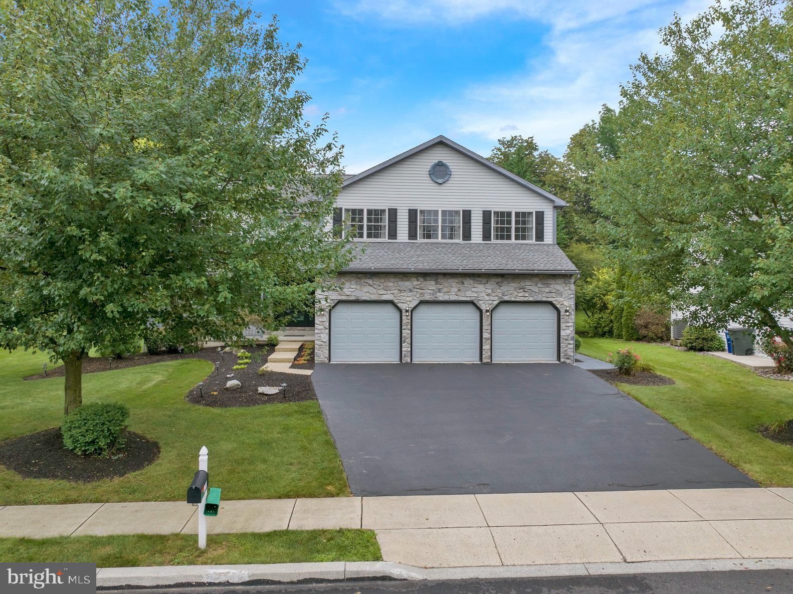 4189 Hill Terrace Drive Sinking Spring, PA 19608 - Photo 4 of 73