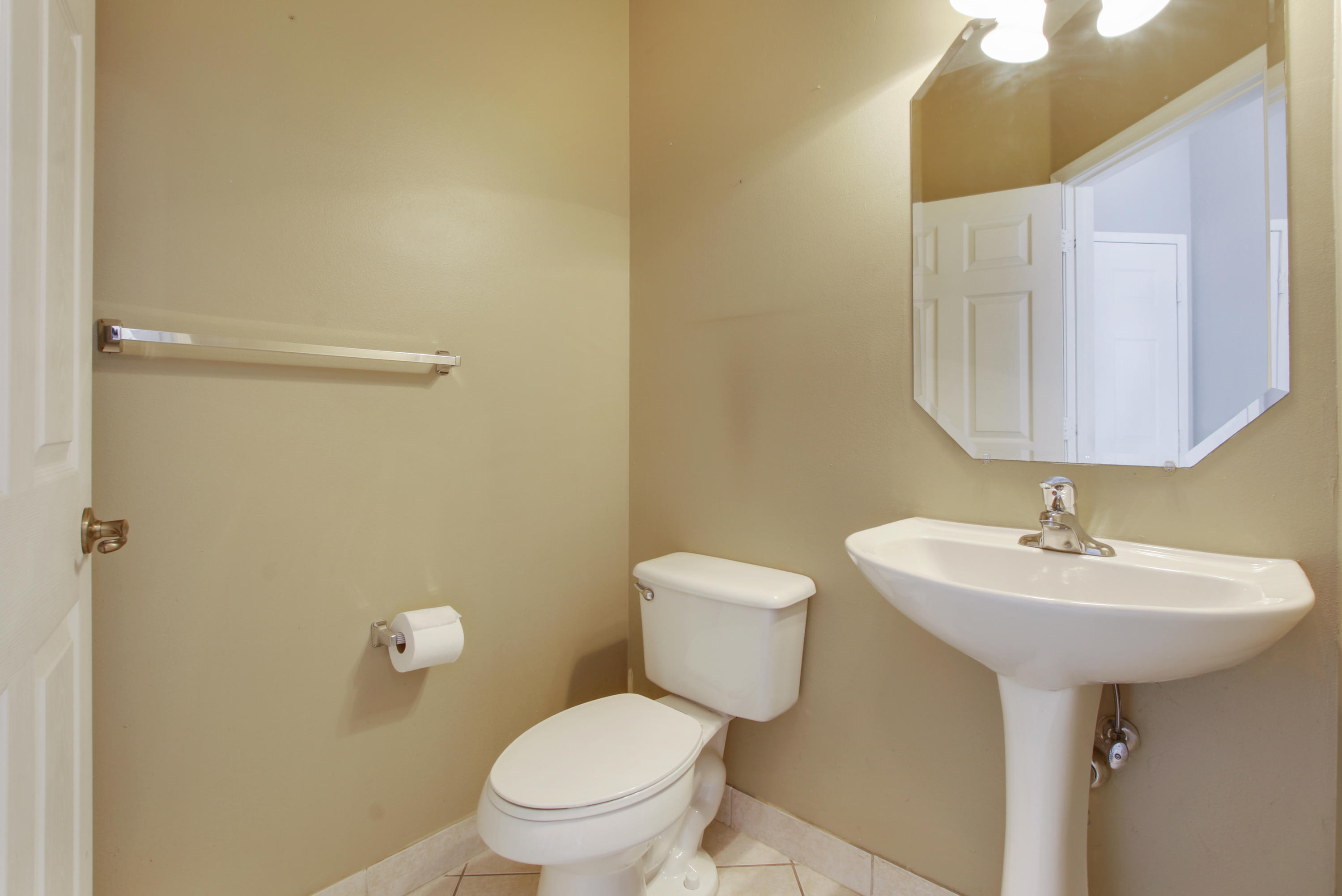 3111 Laurel Ridge Circle Riviera Beach, FL 33404 - Photo 13 of 30 Down stairs powder room
