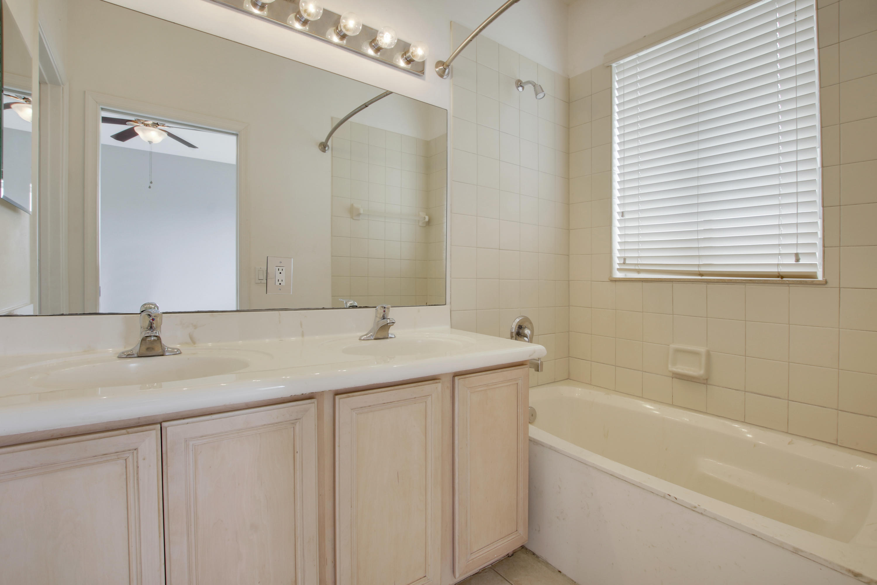 3111 Laurel Ridge Circle Riviera Beach, FL 33404 - Photo 16 of 30 Master bathroom