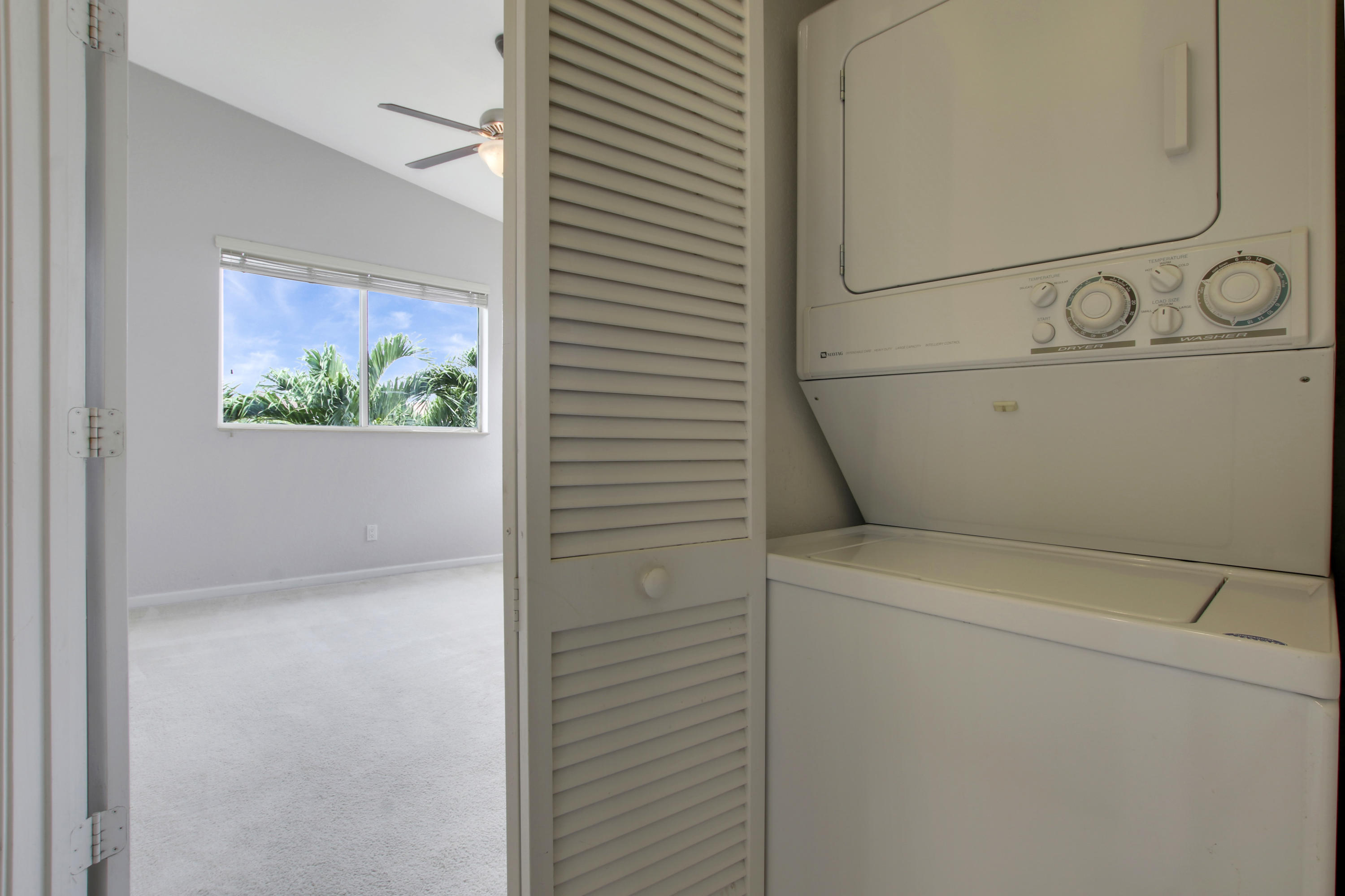 3111 Laurel Ridge Circle Riviera Beach, FL 33404 - Photo 17 of 30 Laundry
