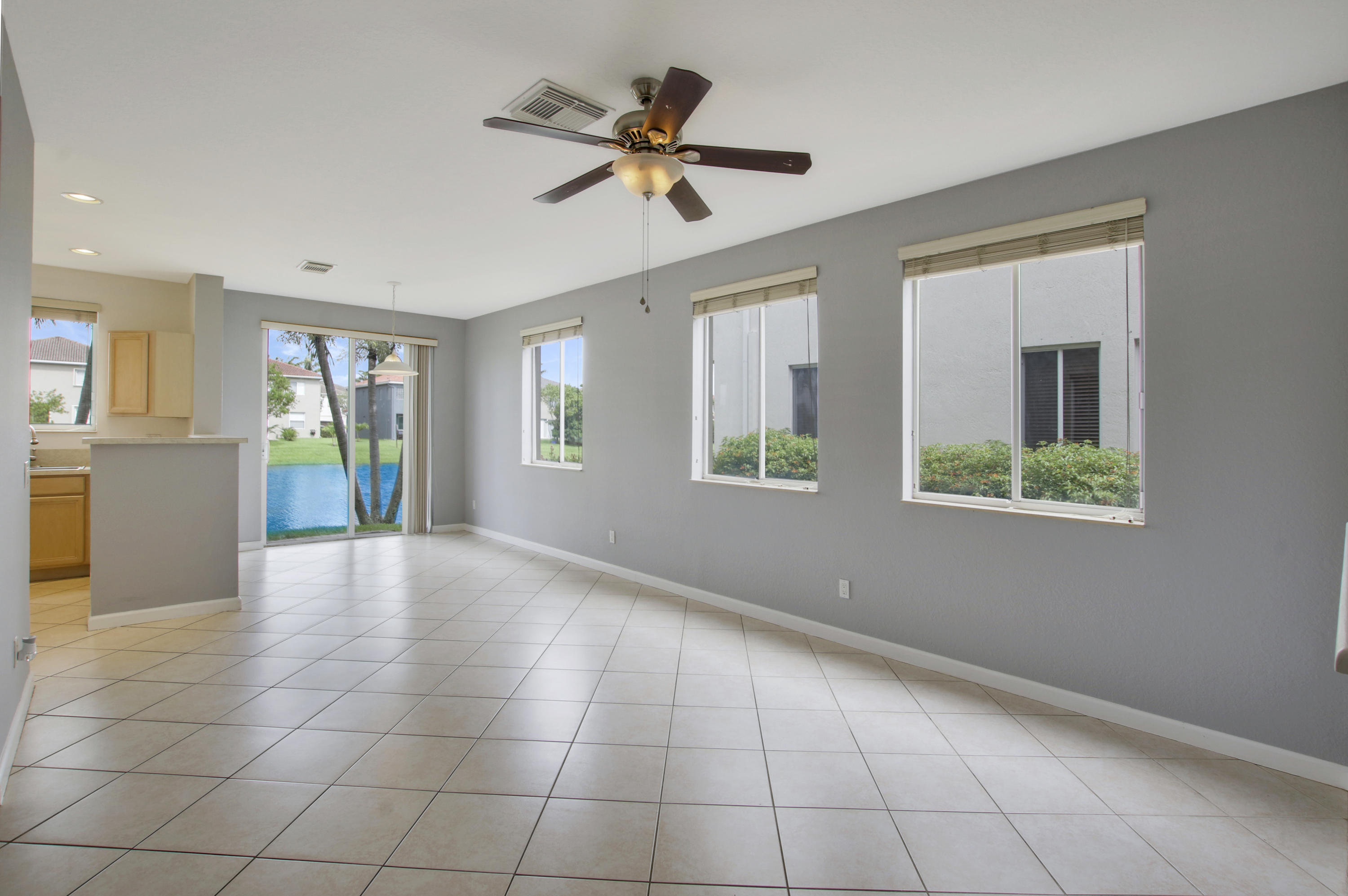 3111 Laurel Ridge Circle Riviera Beach, FL 33404 - Photo 4 of 30 Living room