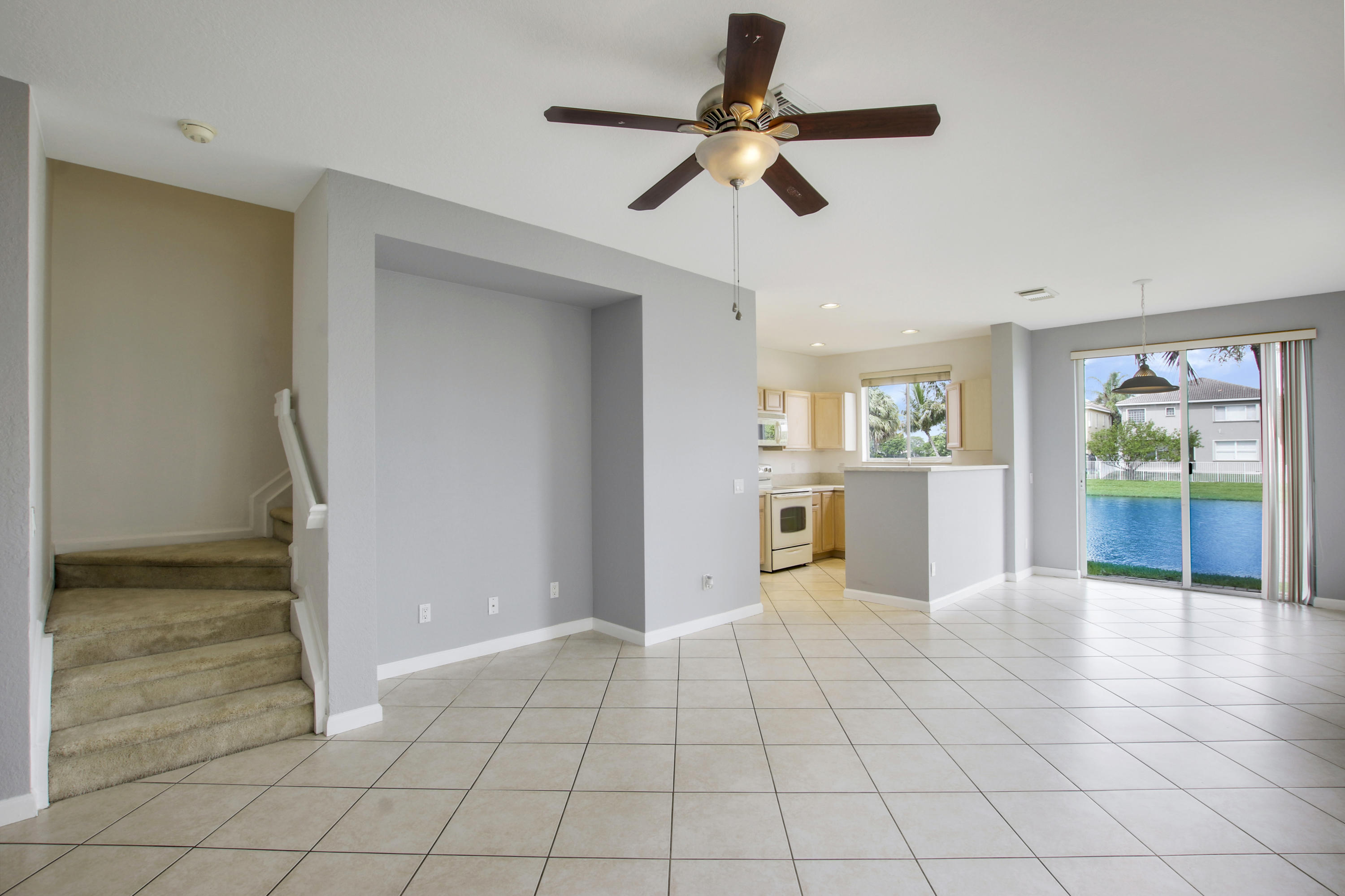 3111 Laurel Ridge Circle Riviera Beach, FL 33404 - Photo 5 of 30 Living room