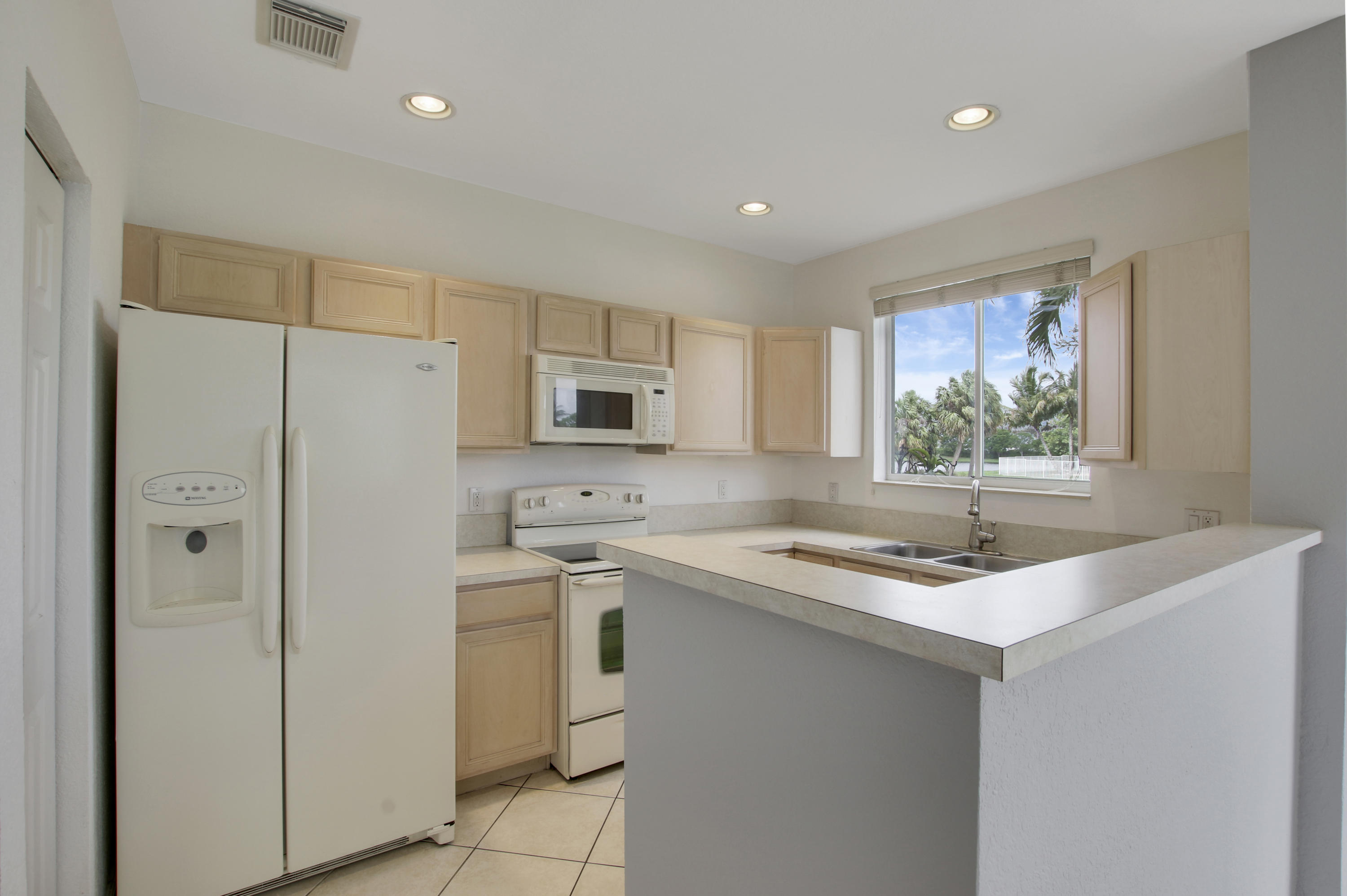 3111 Laurel Ridge Circle Riviera Beach, FL 33404 - Photo 8 of 30 Kitchen