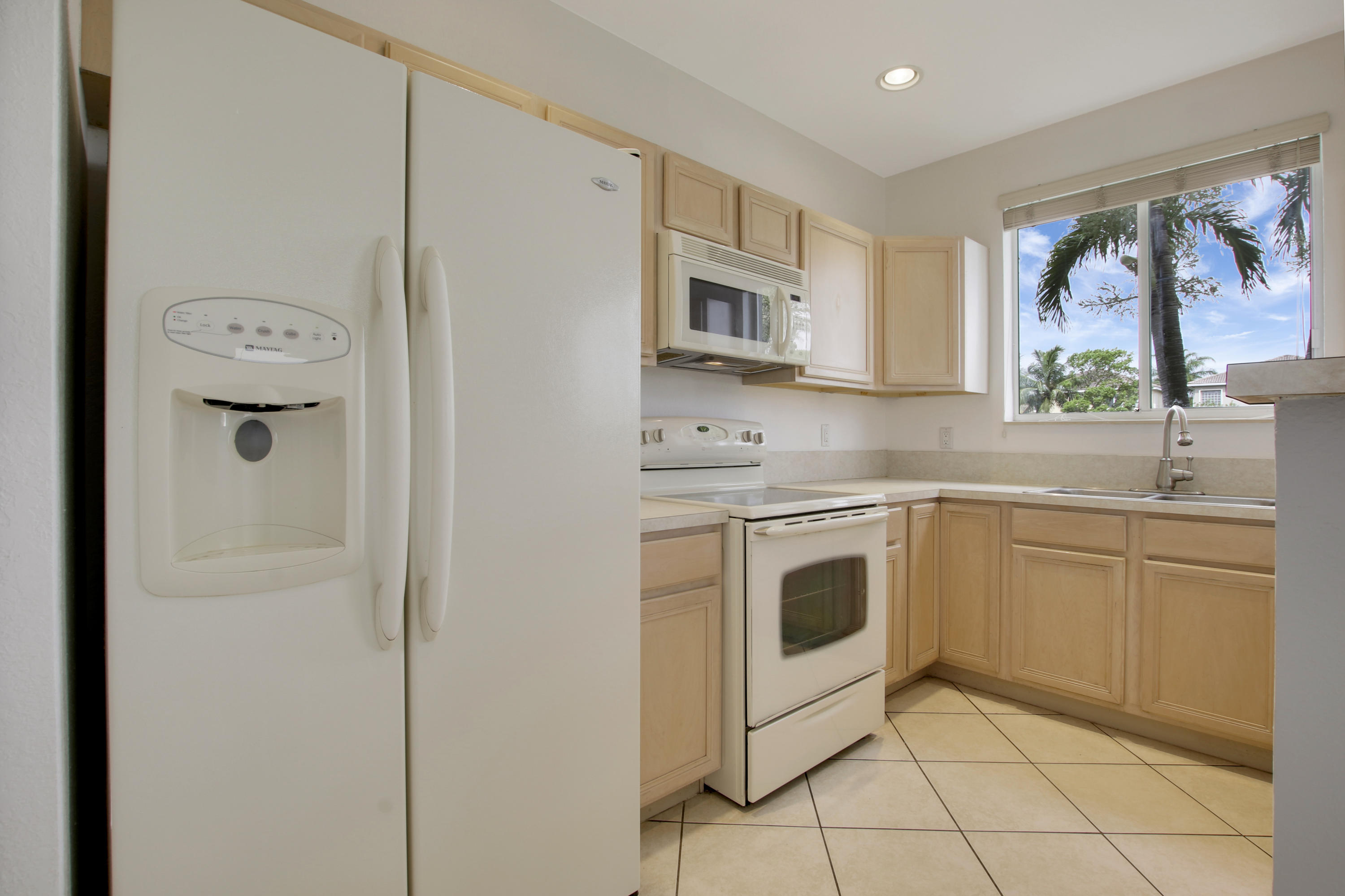 3111 Laurel Ridge Circle Riviera Beach, FL 33404 - Photo 9 of 30 Kitchen