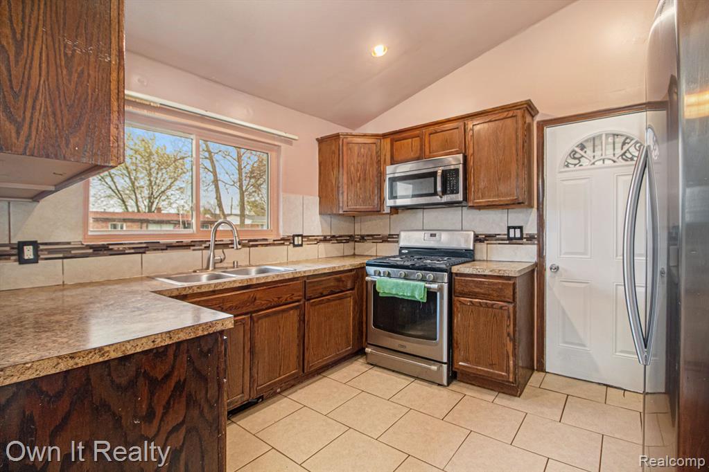 29014 York Street Inkster, MI 48141 - Photo 11 of 29 Gallery Image 11