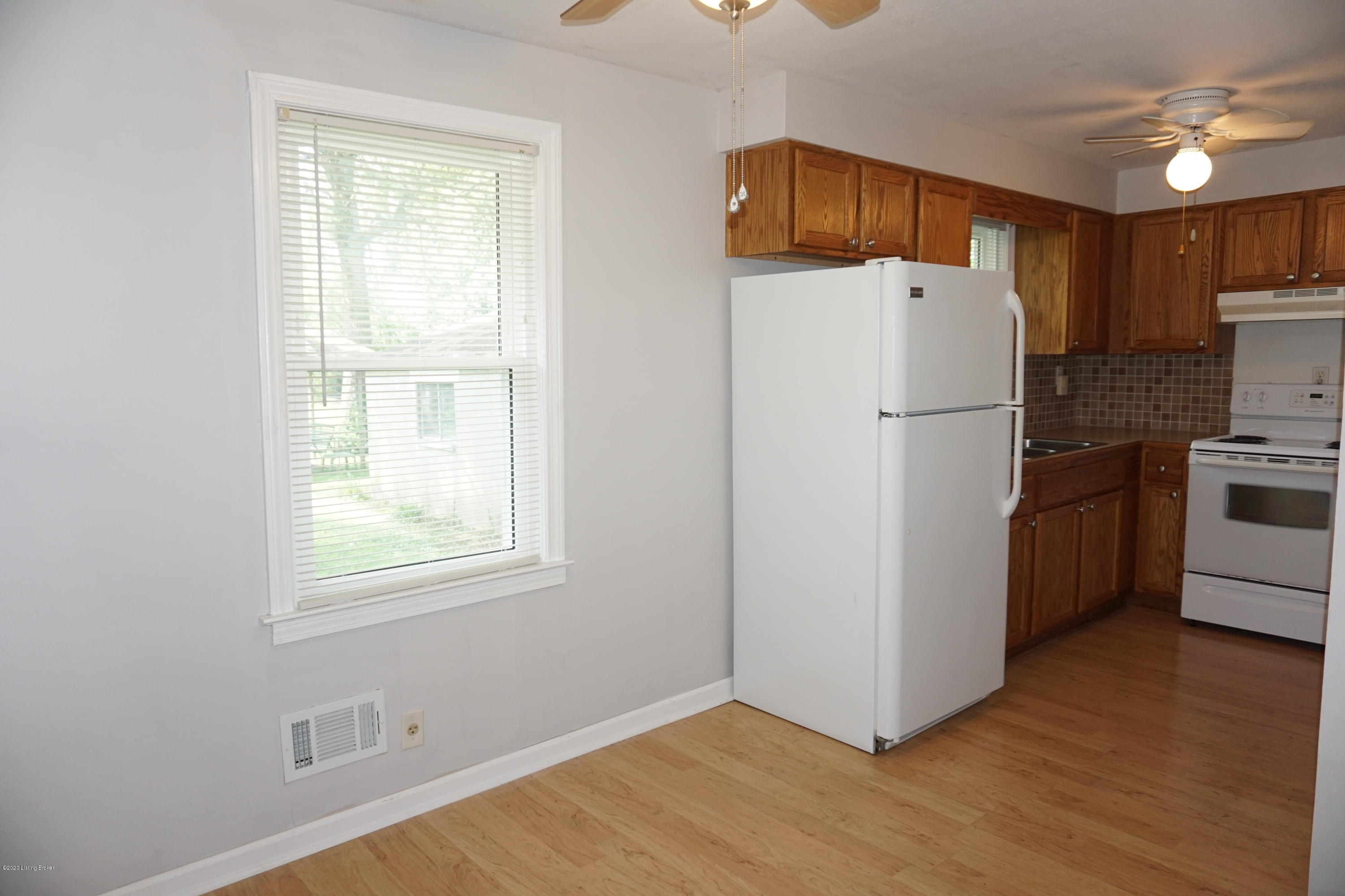 6700 Delton Road Louisville, KY 40258 - Photo 9 of 18 DSC02756