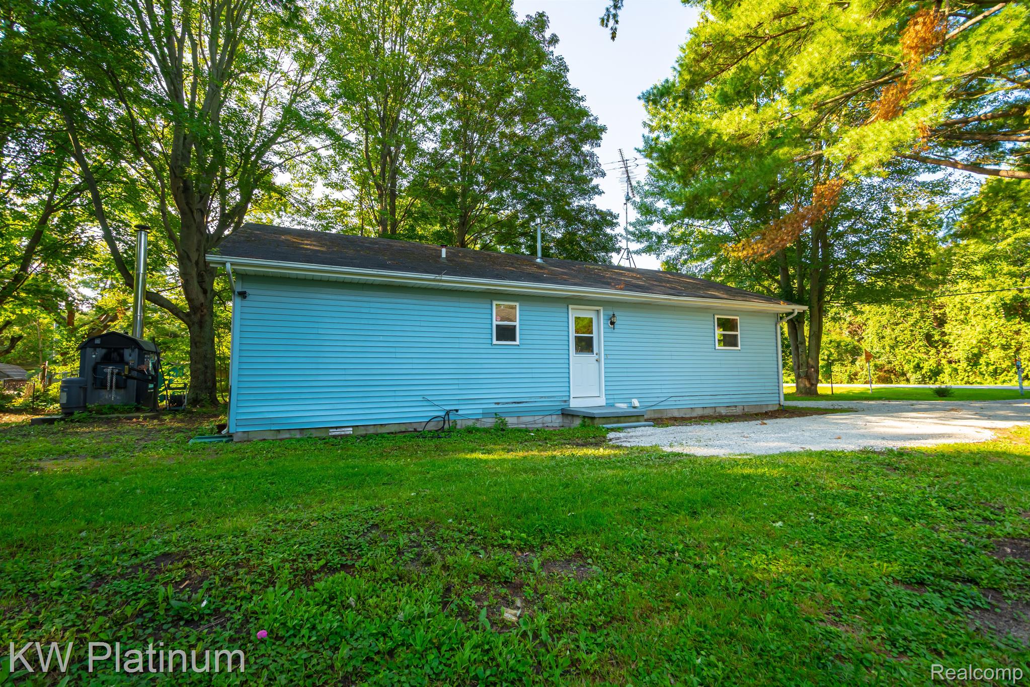 2678 Beach Road Port Huron, MI 48060 - Photo 4 of 15 Gallery Image 4