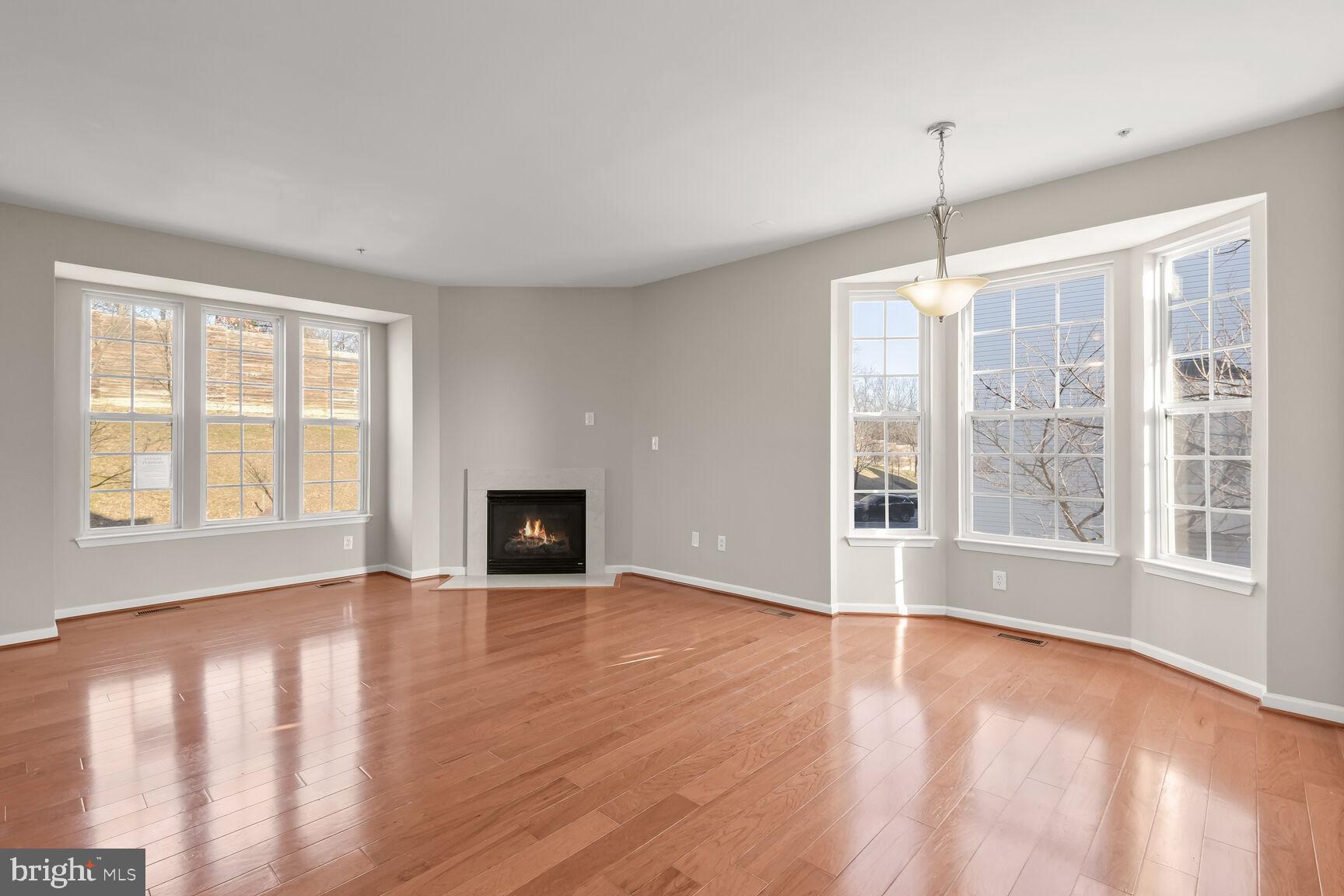 7175 Water Oak Road, Unit 236 Elkridge, MD 21075 - Photo 4 of 26 Living Room