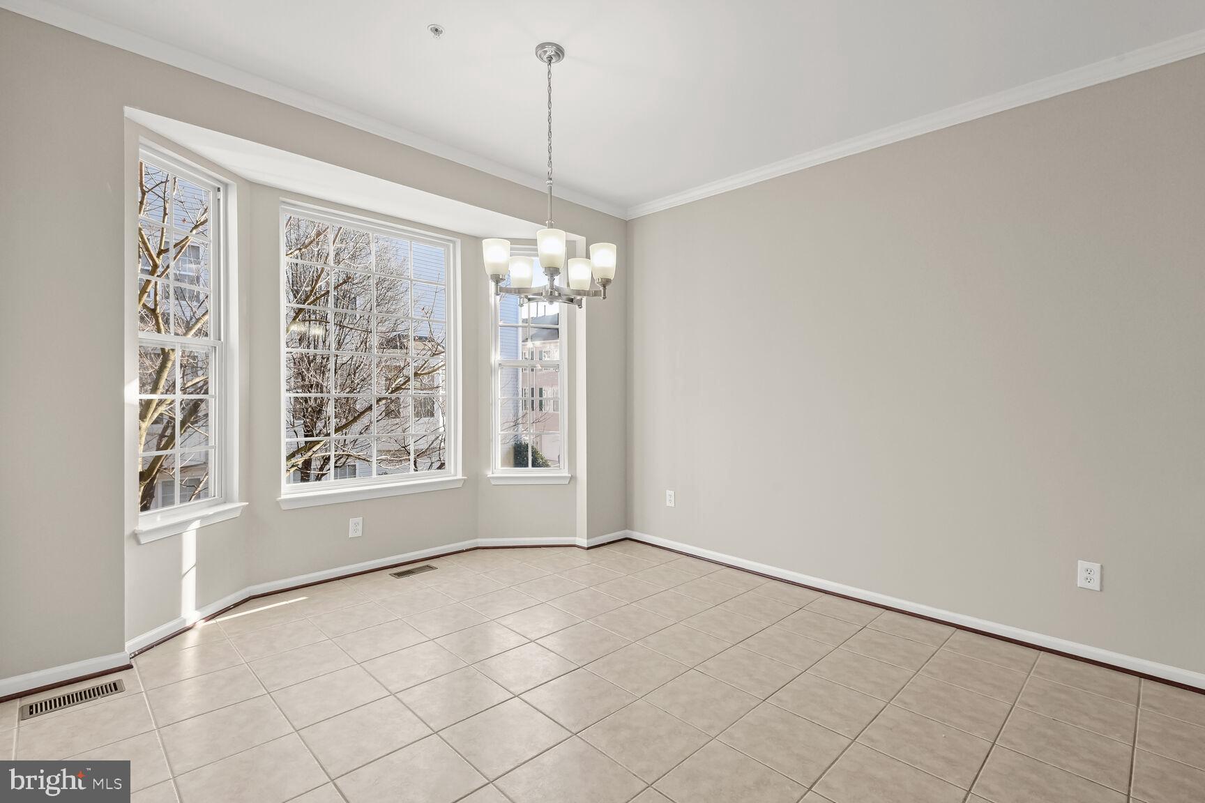 7175 Water Oak Road, Unit 236 Elkridge, MD 21075 - Photo 9 of 26 Eat-in Kitchen