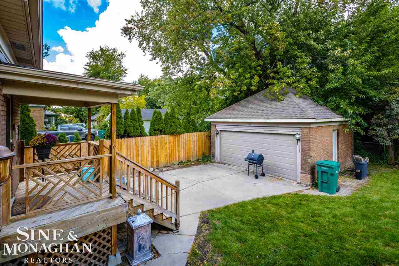 954 Barrington Road Grosse Pointe Park, MI 48230 - Photo 34 of 44