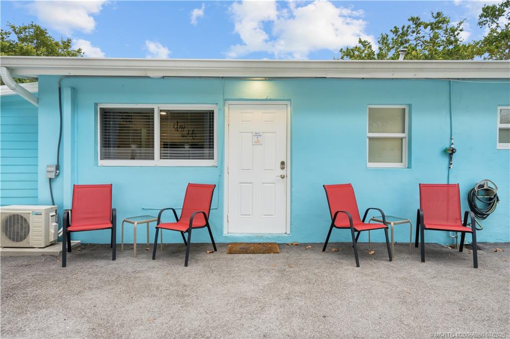 657 Southwest Cleveland Avenue Stuart, FL 34994 - Photo 9 of 34 Unit B
