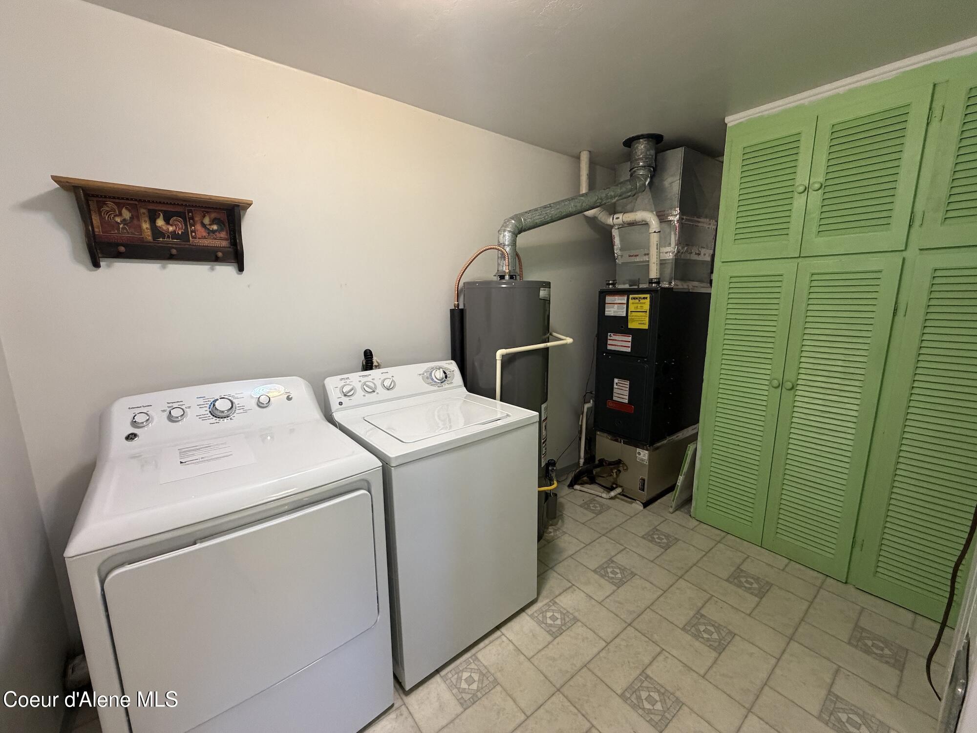 43184 Silver Valley Road Kingston, ID 83839 - Photo 26 of 37 laundry2