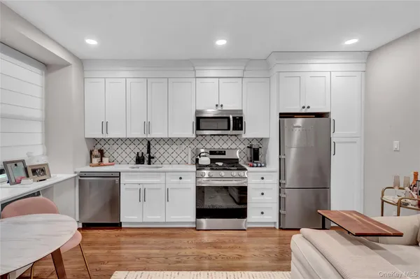 $2,800 | 25 West Broadway, Unit 110, Long Beach, NY 11561
