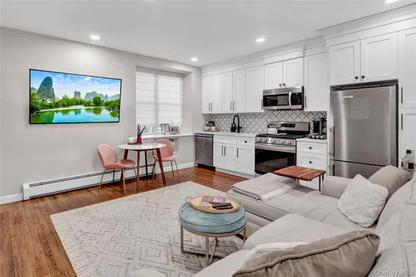 $2,800 | 25 West Broadway, Unit 110, Long Beach, NY 11561