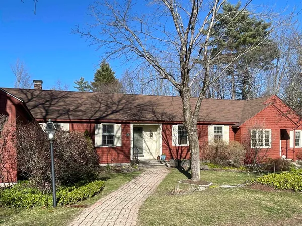 $365,000 | 14 Colonial Square, Unit 14, Peterborough, NH 03458